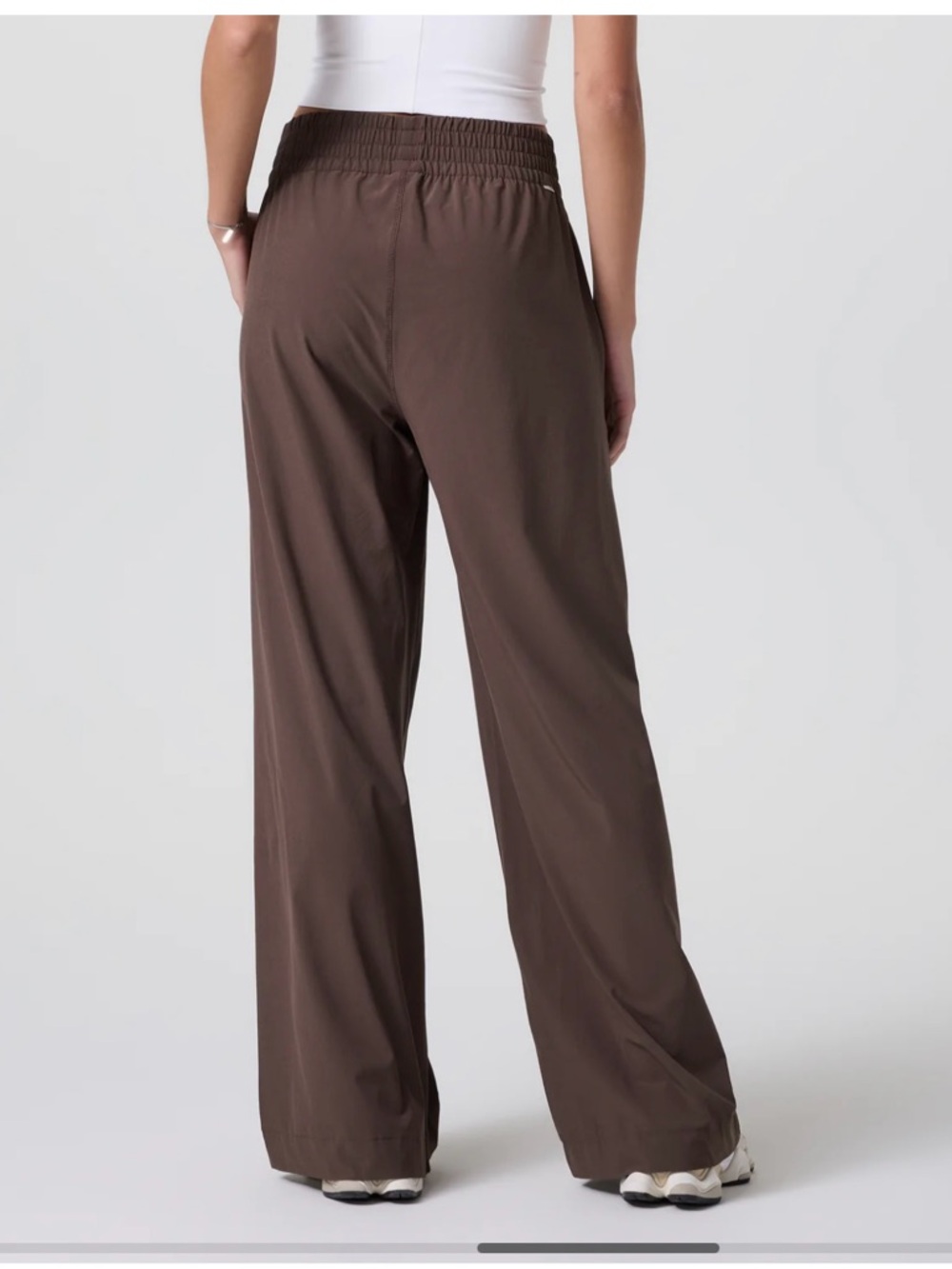 Vuori Villa (Relaxed Wide-Leg Elastic Waist Pants in Brown) - Picture 3 of 4